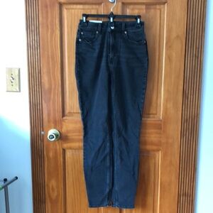 NWT H&M skinny, high waist, full length, stretch, jean in black. Size 4.